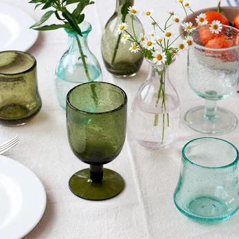 mundgeblasenes trinkglas mit fuß 350ml - olivgrün mundgeblasenes trinkglas mit fuß 350ml - olivgrün