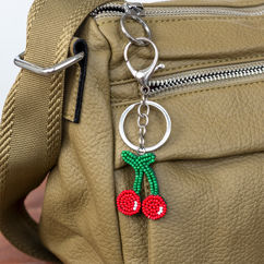 charm porte-clés perlé - cherry