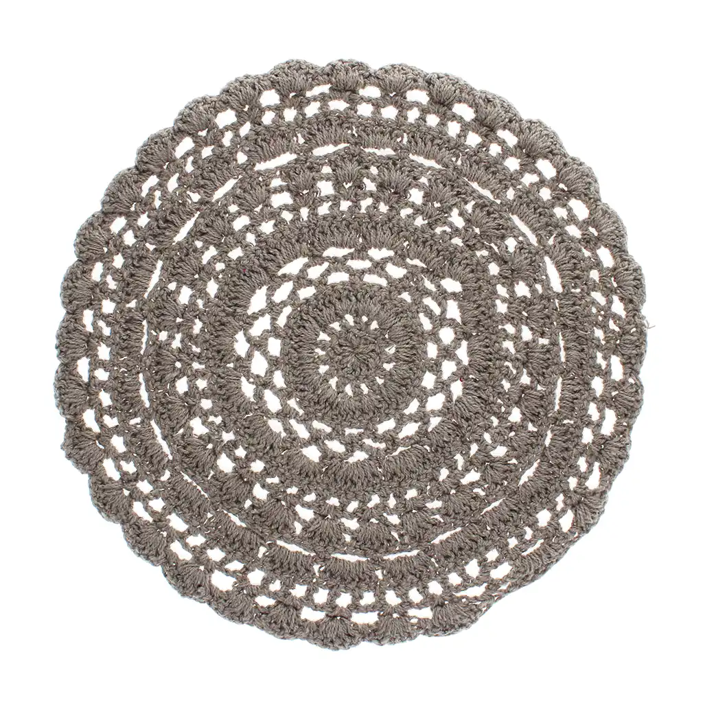 crochet placemat - grey