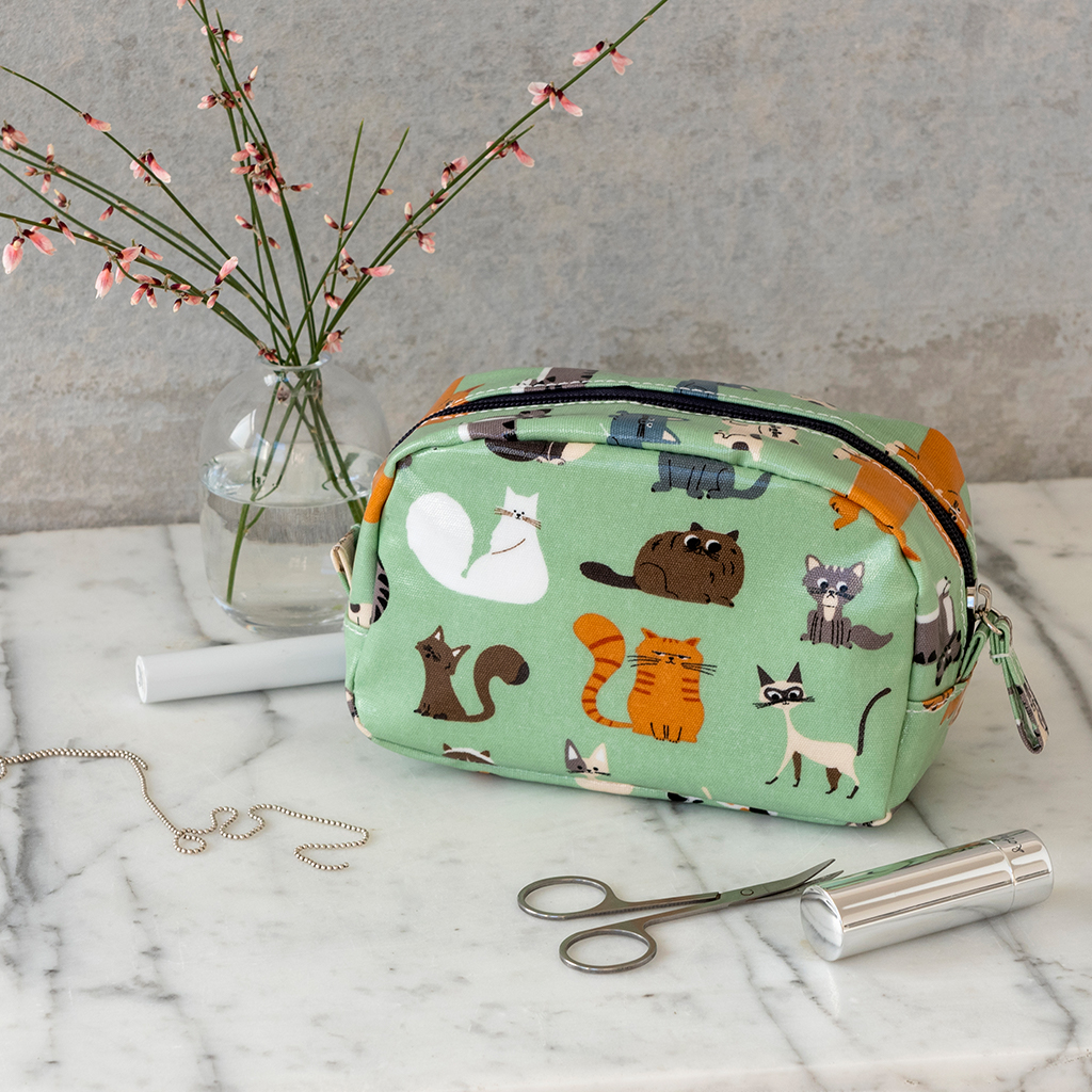 makeup bag - nine lives