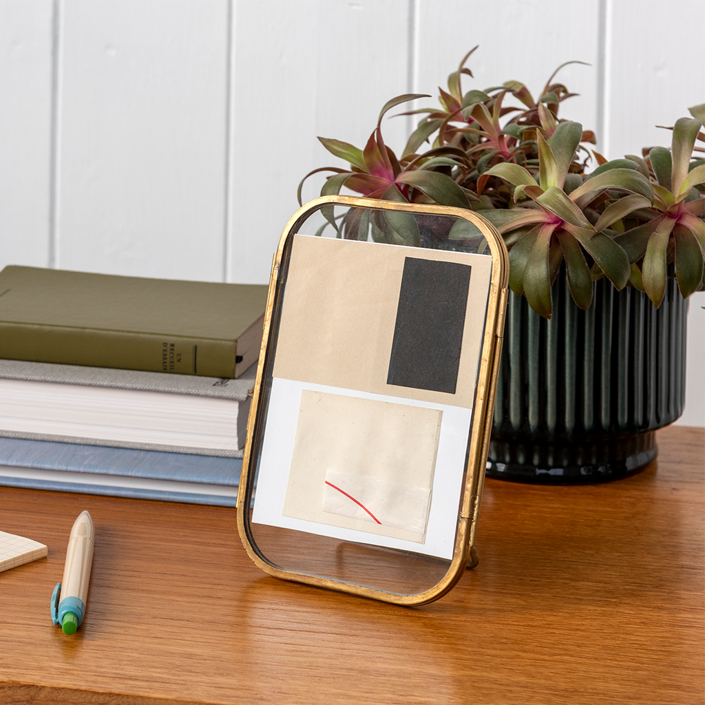 rounded standing brass frame 10x15cm