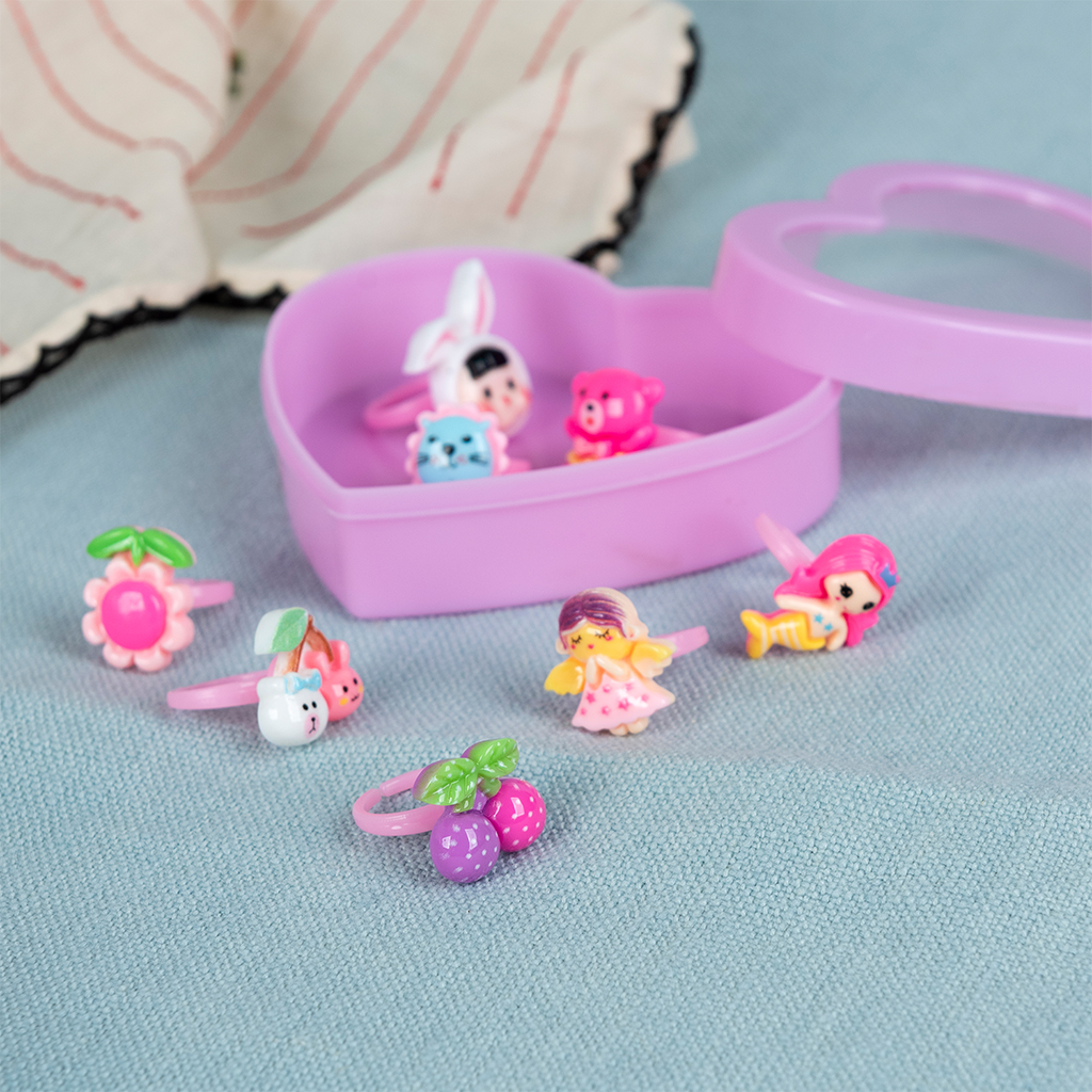 jolies bagues dans une boîte en forme de cœur (lot de 8)