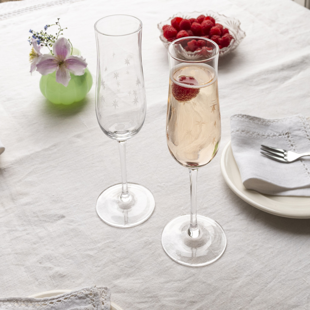 etched star champagne glasses 200ml (set of 2) - pink
