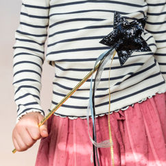 glitter wand - black star