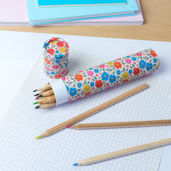 tube long de crayons de couleur - tilde