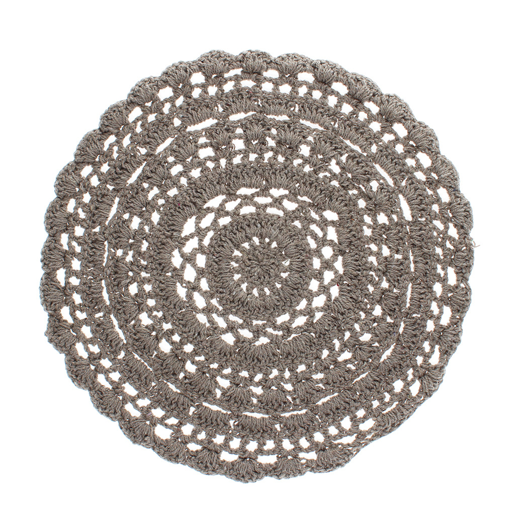 crochet placemat - grey