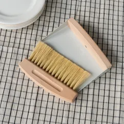 ensemble brosse et pelle de table en bois - gris doux ensemble brosse et pelle de table en bois - gris doux
