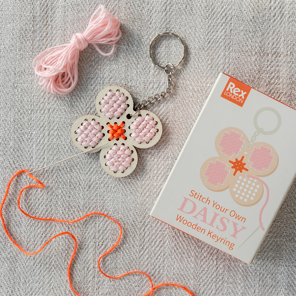 stitch your own wooden keyring - daisy