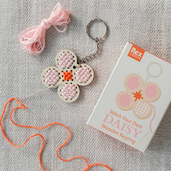 stitch your own wooden keyring - daisy