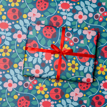 feuilles de papier cadeau - ladybird