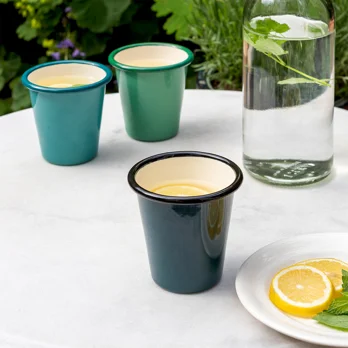 trinkbecher aus emaille 300ml - dunkelgrün trinkbecher aus emaille 300ml - dunkelgrün