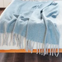 ultra soft woven blanket (127 x 152cm) - light blue