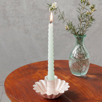 emaille-kerzenhalter mit gewölbtem tropfschutz in blumenform - pink
