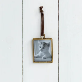 hanging brass frame 4.5x5.5cm hanging brass frame 4.5x5.5cm