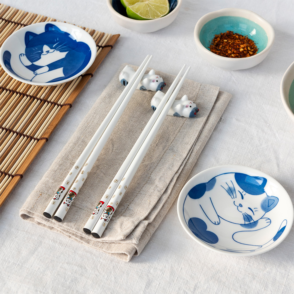 chopsticks, rests and dipping bowls set - cat