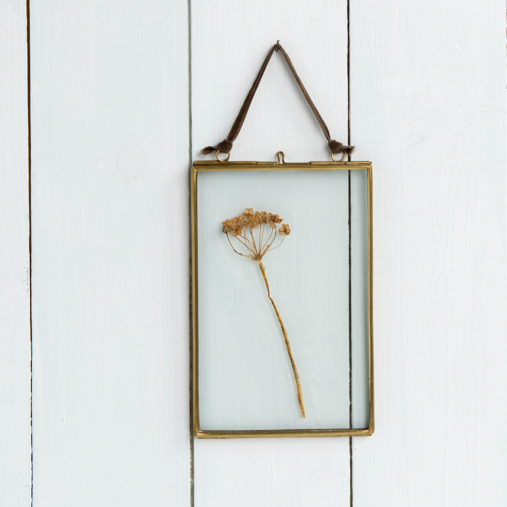 hanging brass frame 15x20cm