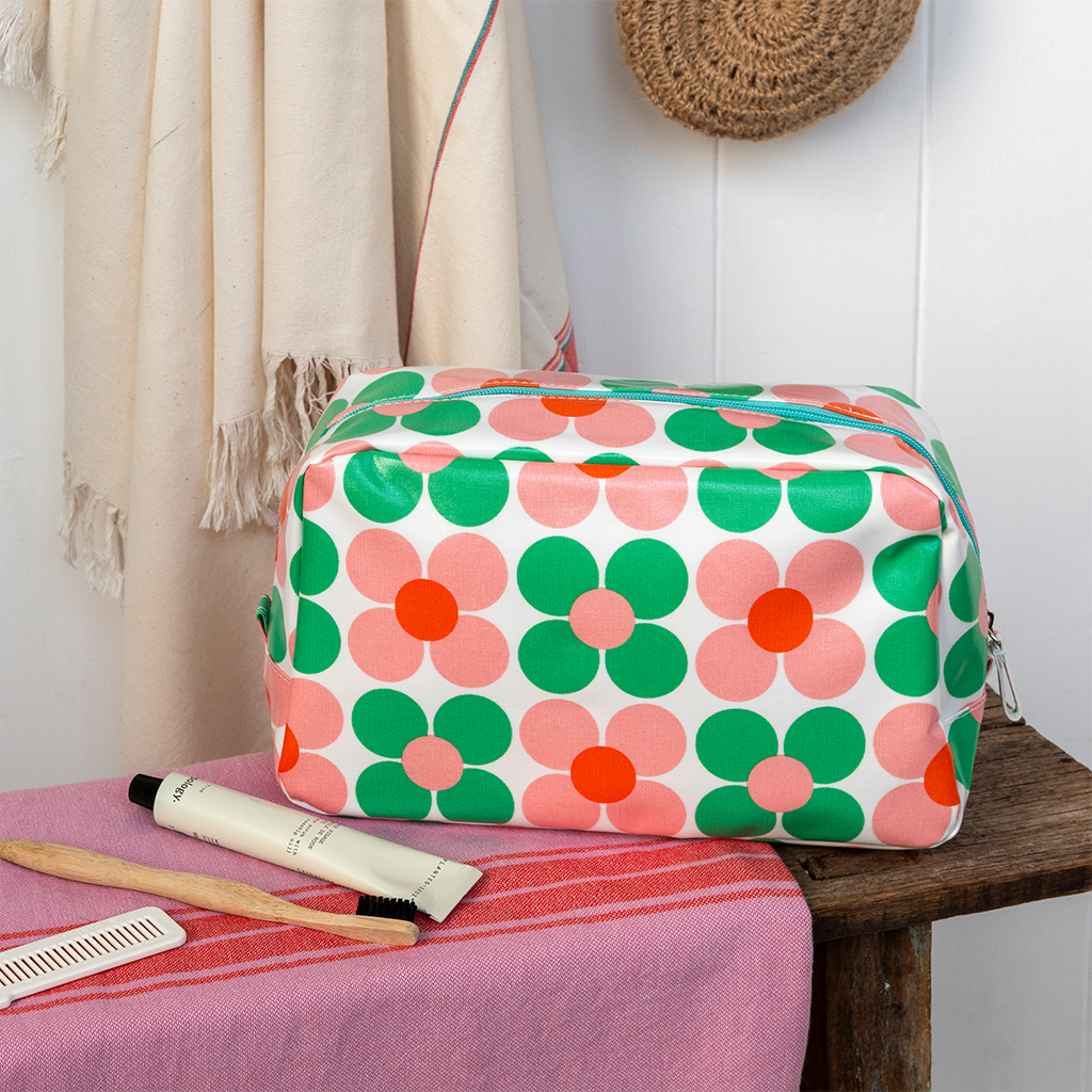 wash bag - pink and green daisy