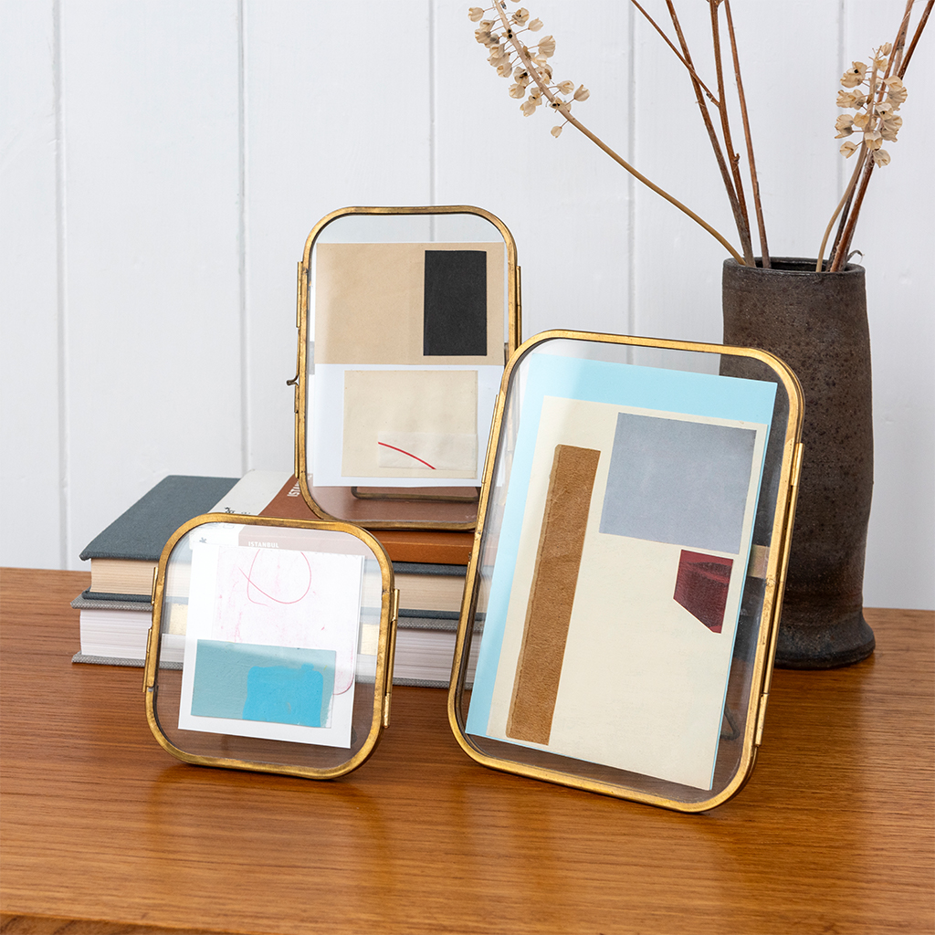 rounded standing brass frame 10x15cm