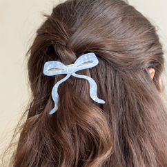 barrette - blue bow