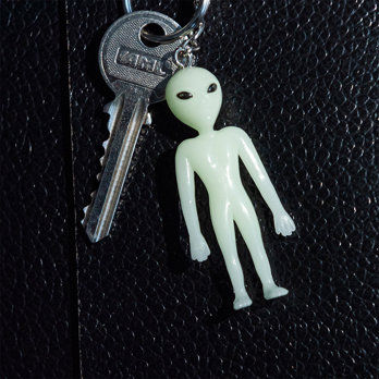 glow in the dark keyring - alien