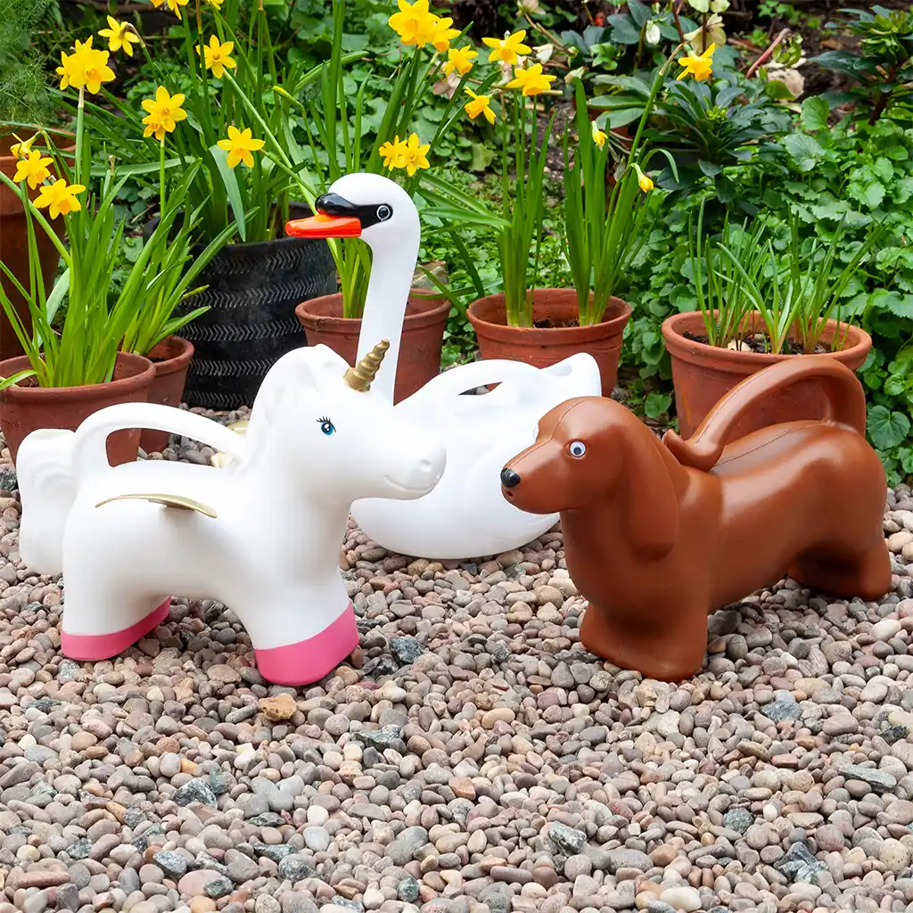 watering can (2 ltr) - sausage dog