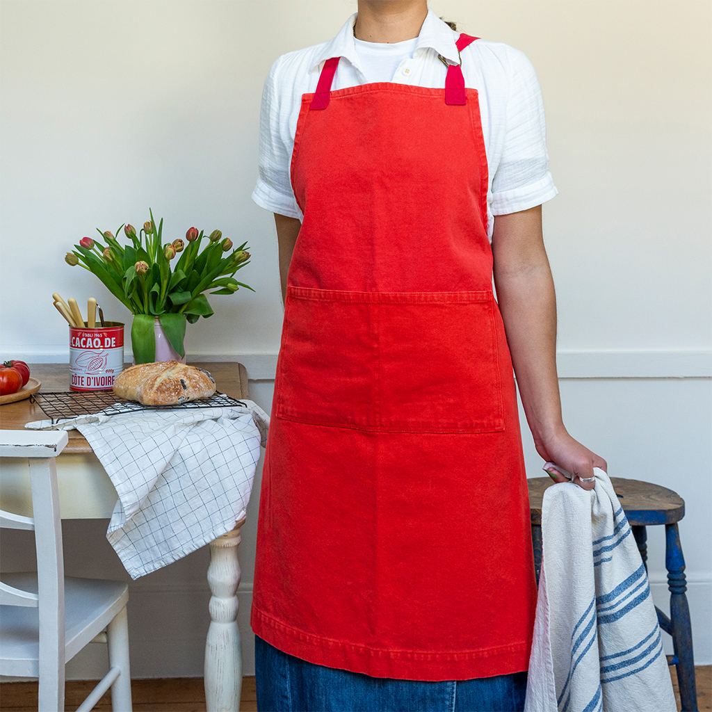 two-tone utility apron - red