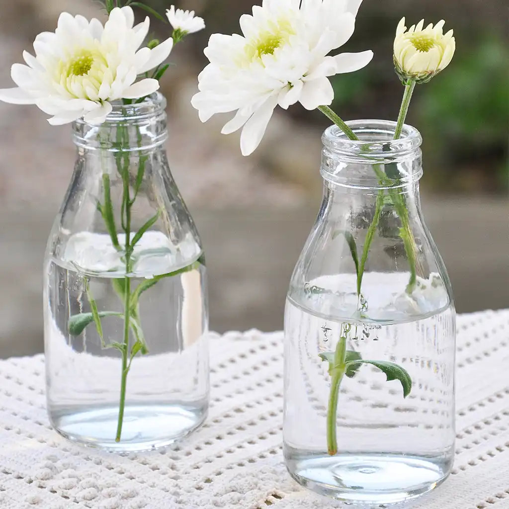 vase bouteille de lait scolaire - wild flowers