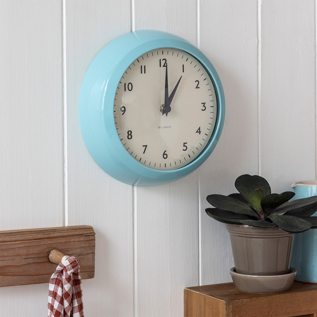 retro wall clock - blue