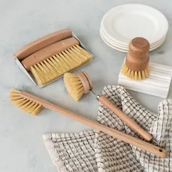 brosse à récurer pour casseroles en bois avec pelle