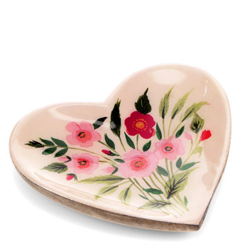 herzförmige schmuckschale aus holz - blumen