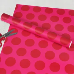 feuilles de papier cadeau - pois rouge sur rose