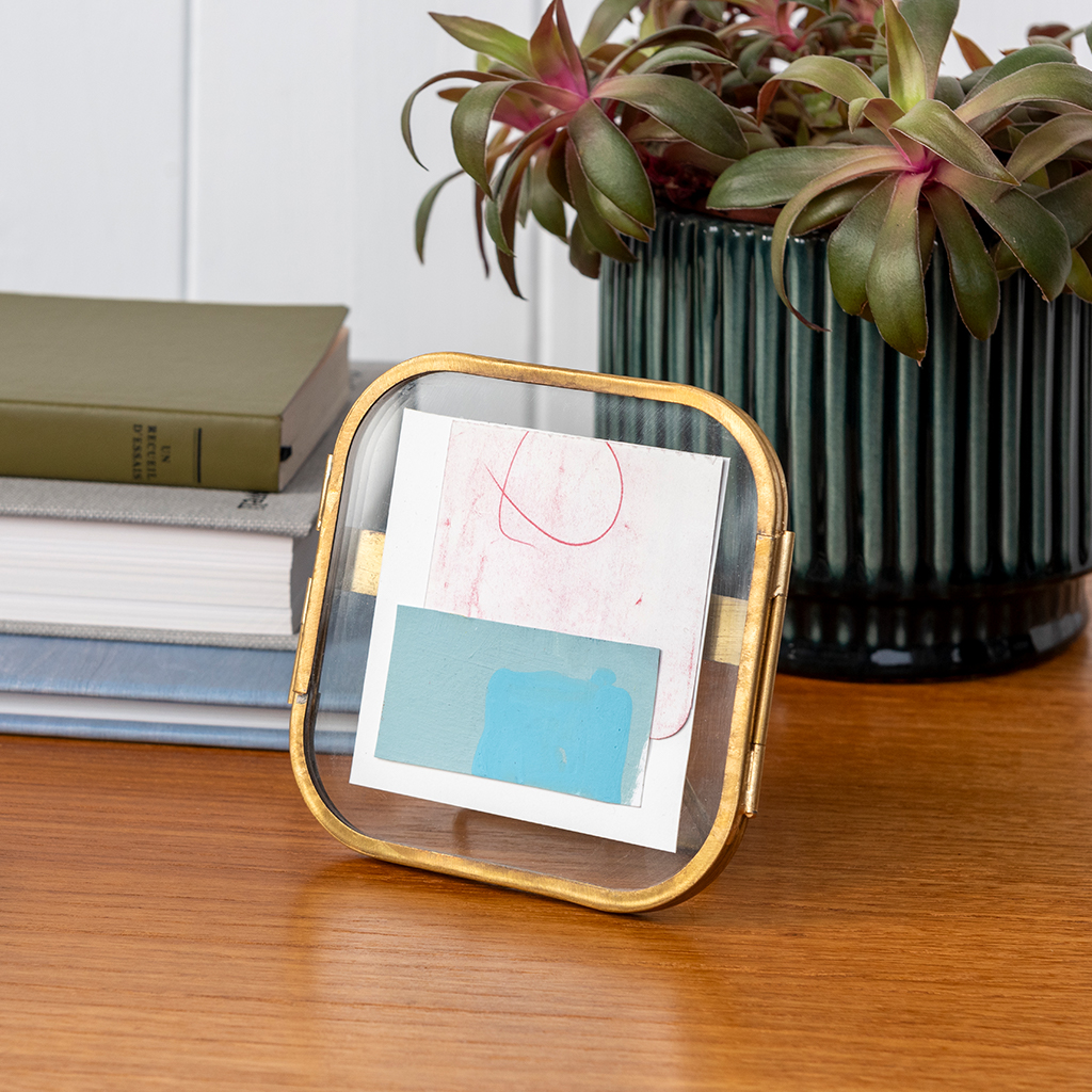 rounded standing brass frame 10x10cm