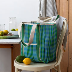 tragetasche aus recyceltem gewebe mit griffen aus canvas - blau und grün