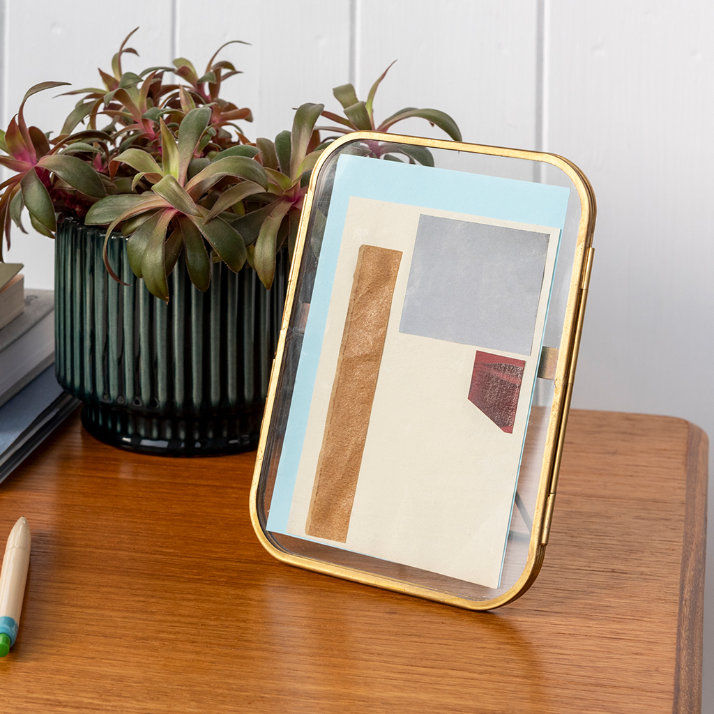 rounded standing brass frame 13x18cm