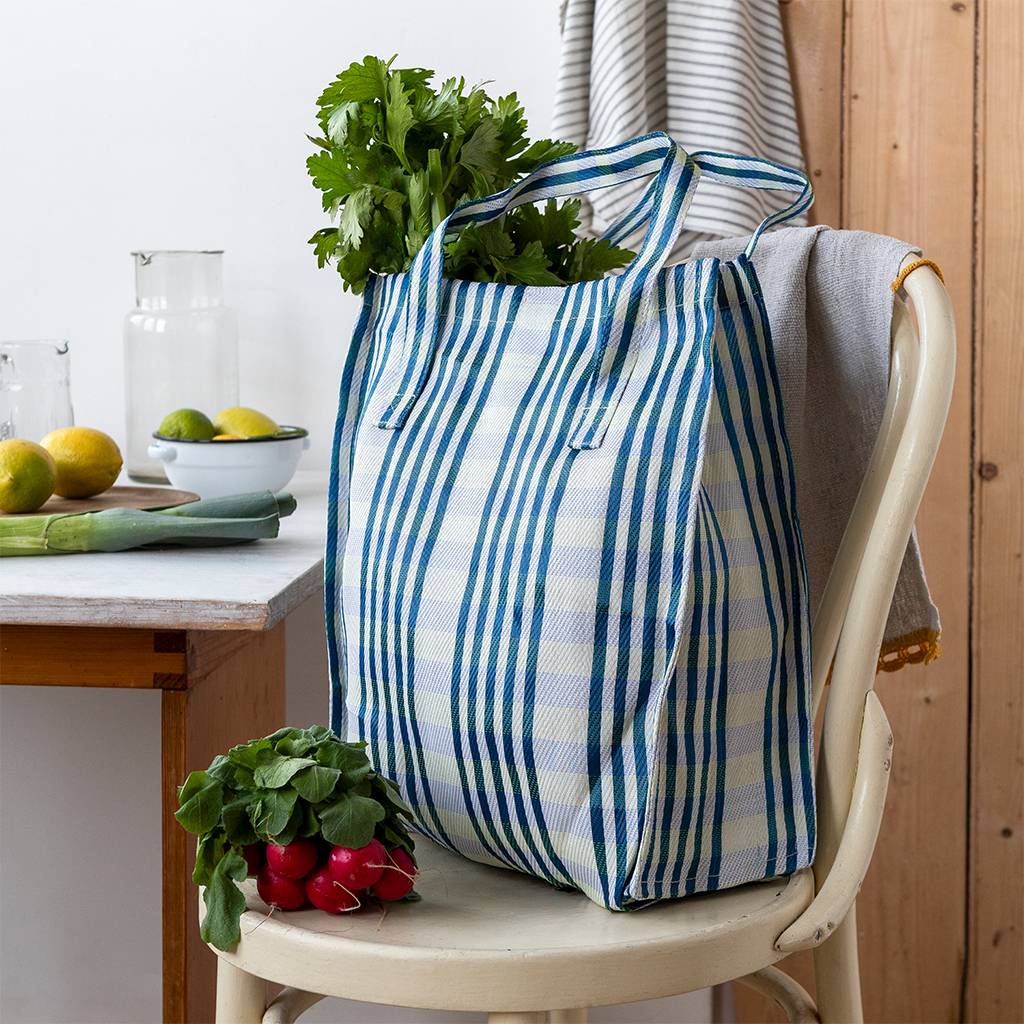 recycled woven shopping bag - white and blue
