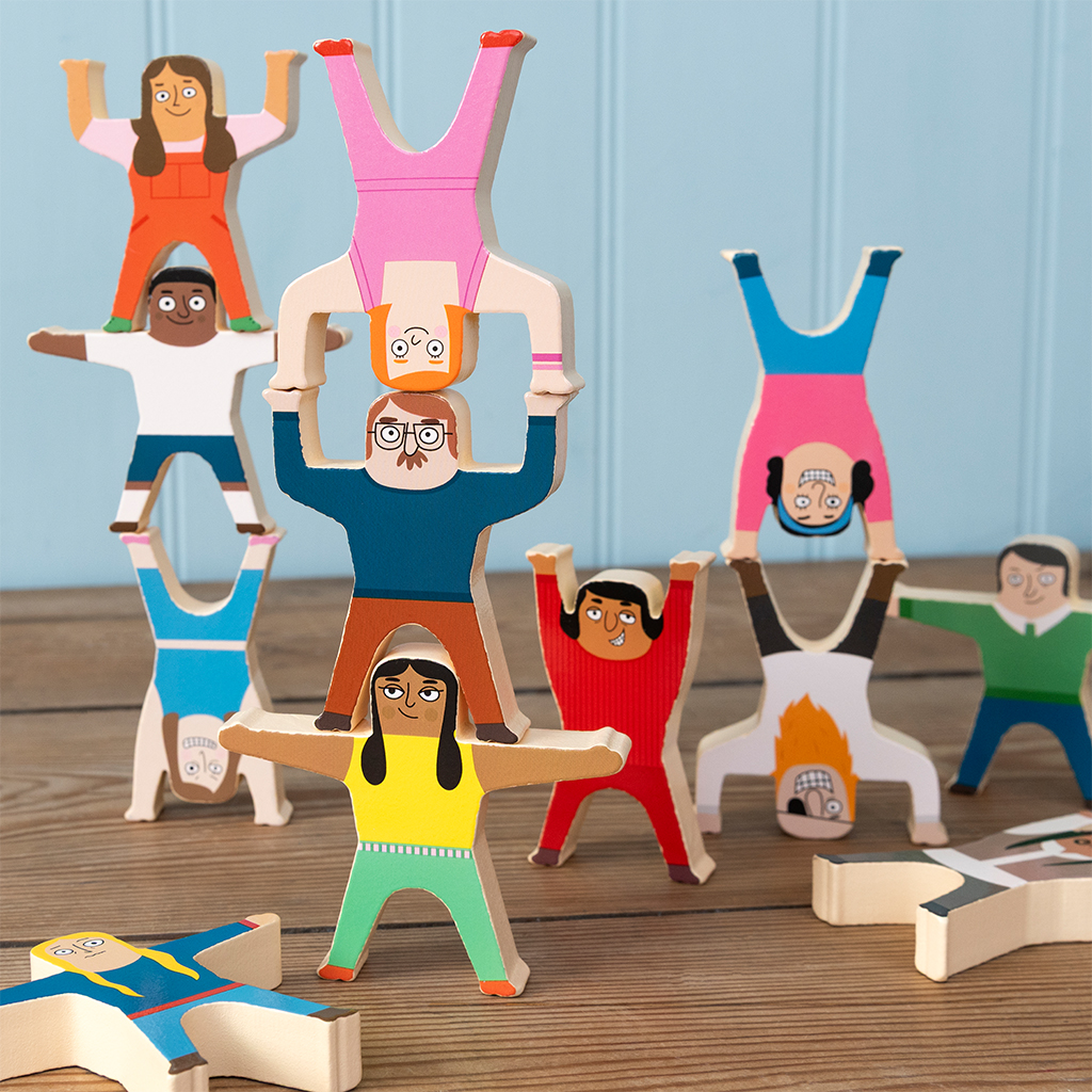 jeu de personnages en bois à empiler