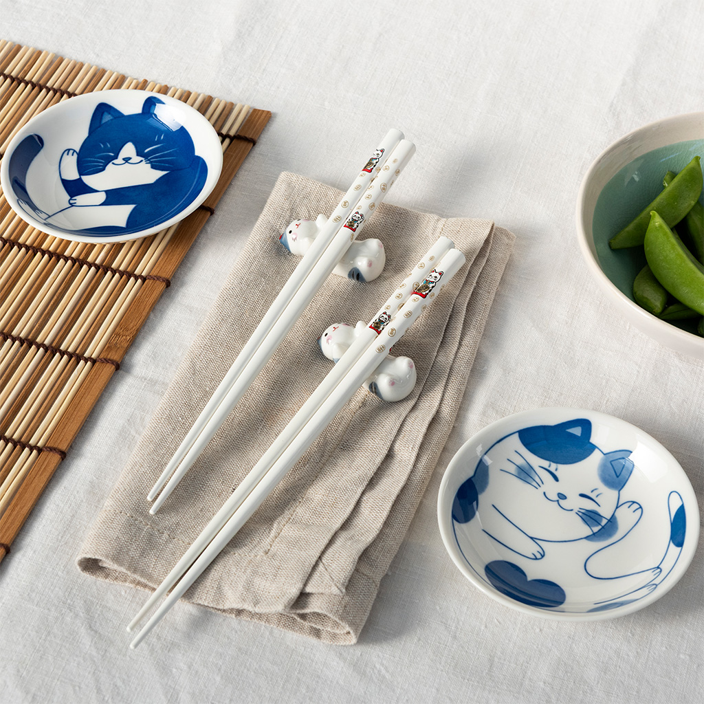 chopsticks, rests and dipping bowls set - cat